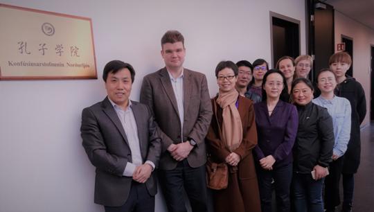 冰岛孔子学院合照(大使-参赞-院长)1